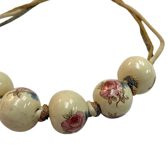VINTAGE Women's LARGE BEADED Necklace FLORAL & CREAM 18" Long - Picture 3 of 4